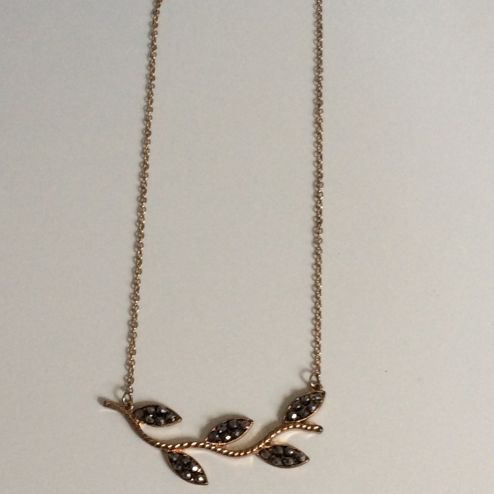 LC Marcasite style Leaf Necklace - Picture 2 of 9